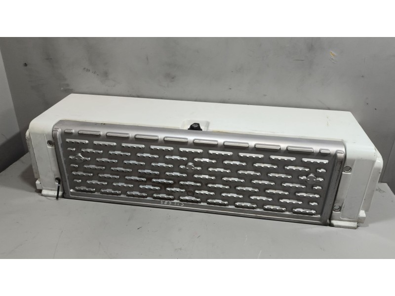 Recambio de moldura trasera cabina para renault magnum ab 2005 12.0 diesel referencia OEM IAM 5010574321 500938738 5000938580