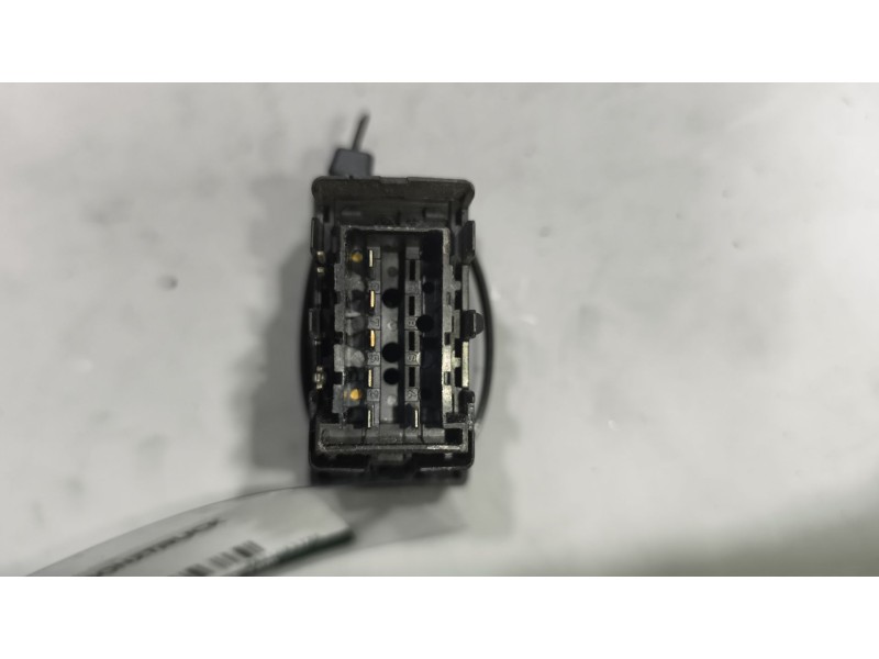 Recambio de interruptor para renault magnum ab diesel referencia OEM IAM 7421043756  