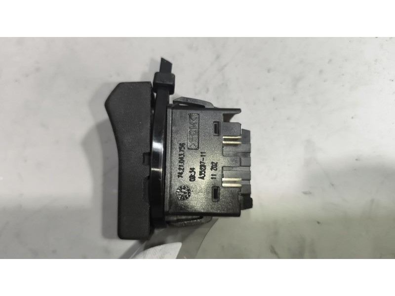 Recambio de interruptor para renault magnum ab diesel referencia OEM IAM 7421043756  