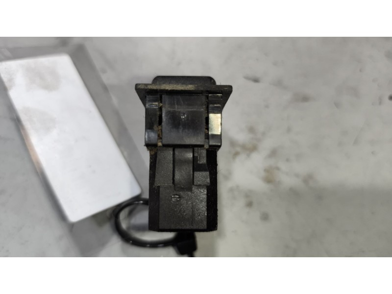 Recambio de mando elevalunas delantero izquierdo para renault magnum ab diesel referencia OEM IAM   