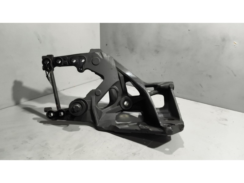 Recambio de soporte ballesta delantero para daf serie xf106 referencia OEM IAM 1849492 IZQUIERDA 