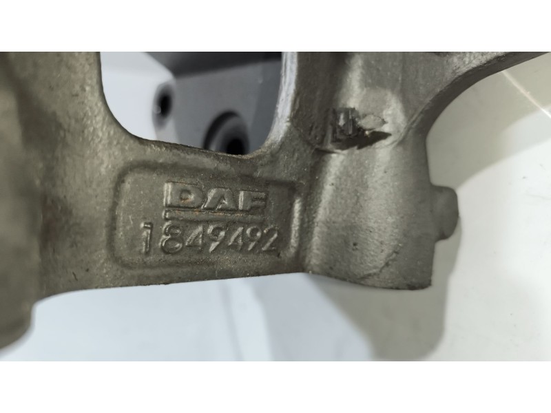 Recambio de soporte ballesta delantero para daf serie xf106 referencia OEM IAM 1849492 IZQUIERDA 