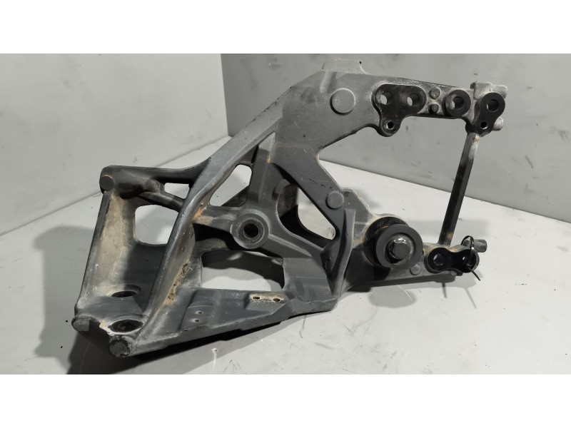Recambio de soporte ballesta delantero para daf serie xf106 referencia OEM IAM 1849493 DERECHO 