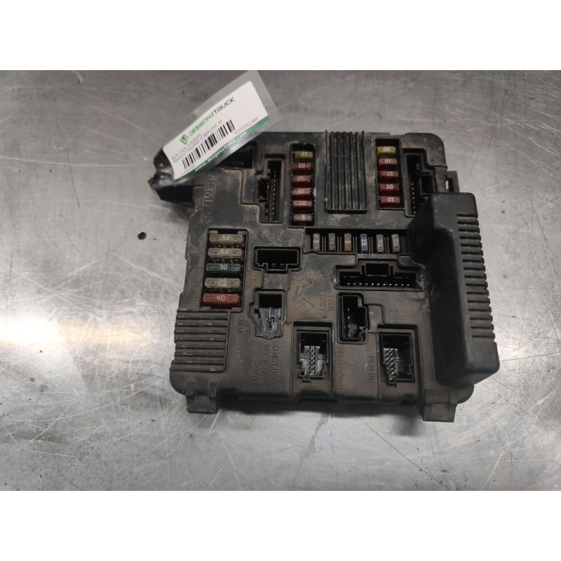 Recambio de bsm caja fusibles para renault megane ii berlina 3p 1.9 dci diesel referencia OEM IAM 8200262385  