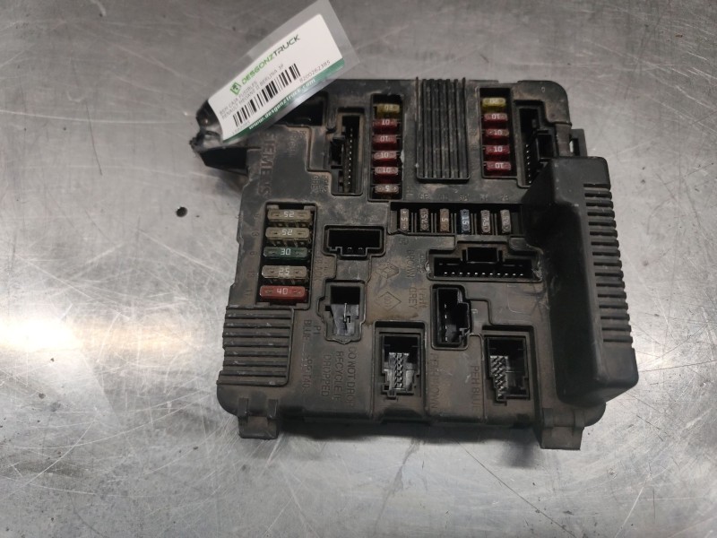 Recambio de bsm caja fusibles para renault megane ii berlina 3p 1.9 dci diesel referencia OEM IAM 8200262385  