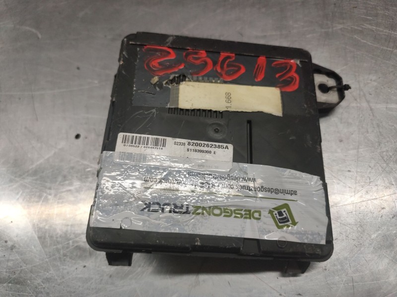 Recambio de bsm caja fusibles para renault megane ii berlina 3p 1.9 dci diesel referencia OEM IAM 8200262385  