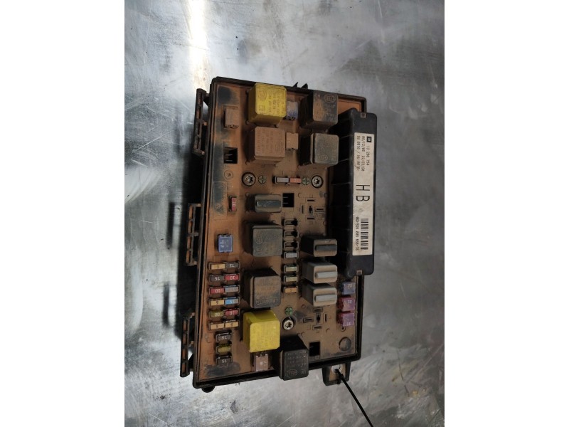 Recambio de bsm caja fusibles para opel astra gtc 1.9 cdti referencia OEM IAM 13206754  5DK00866838