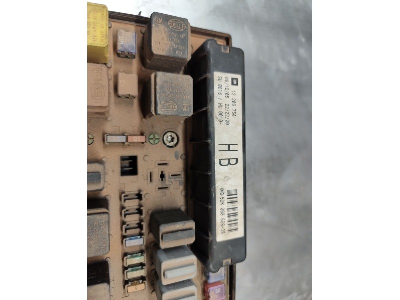 Recambio de bsm caja fusibles para opel astra gtc 1.9 cdti referencia OEM IAM 13206754  5DK00866838