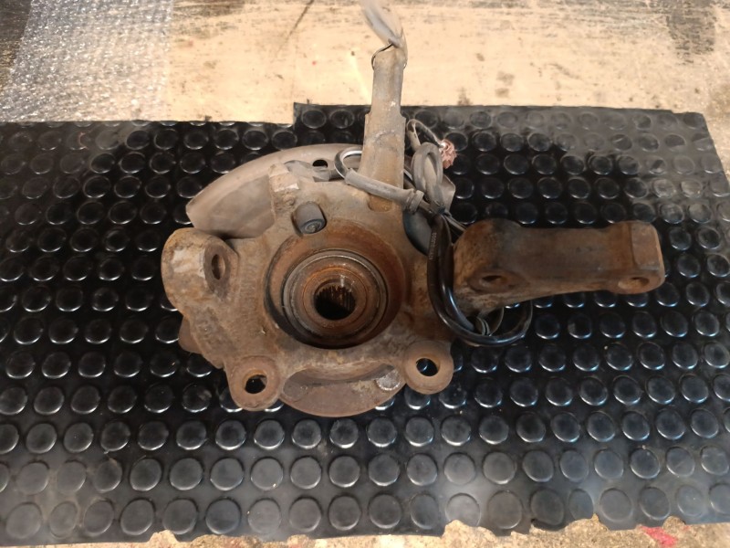 Recambio de mangueta delantera izquierda para nissan almera tino (v10m) 2.2 16v turbodiesel cat referencia OEM IAM   