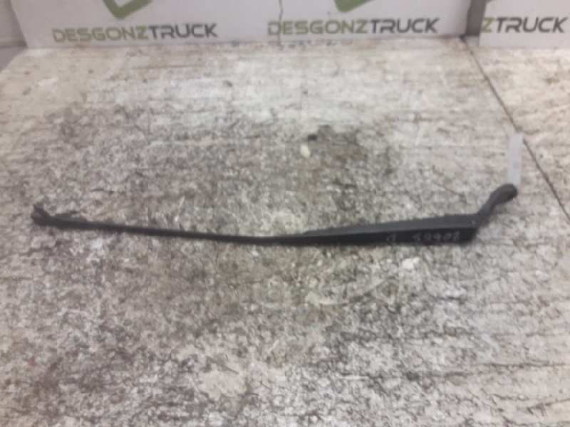 Recambio de brazo limpia delantero derecho para peugeot 407 st sport referencia OEM IAM   