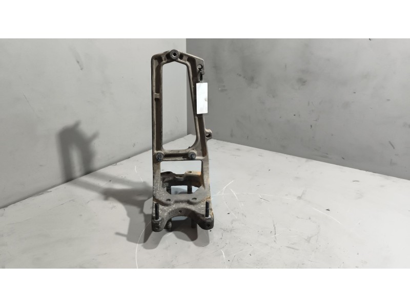 Recambio de soporte para renault serie t 12.8 diesel referencia OEM IAM 21658350  
