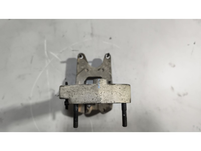 Recambio de soporte para renault serie t 12.8 diesel referencia OEM IAM 21658350  