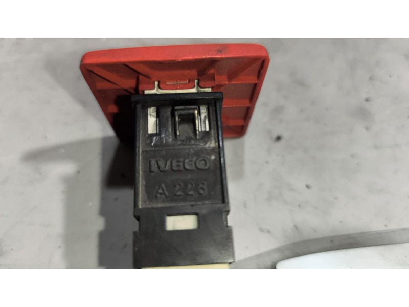 Recambio de warning para iveco eurocargo chasis  (typ 100 e 21) larga distancia referencia OEM IAM   