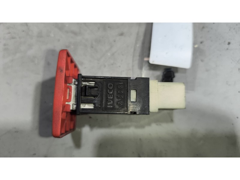 Recambio de warning para iveco eurocargo chasis  (typ 100 e 21) larga distancia referencia OEM IAM   