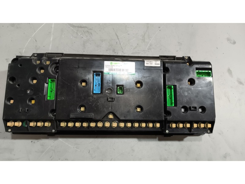 Recambio de cuadro instrumentos para volvo b12b referencia OEM IAM 70329200  
