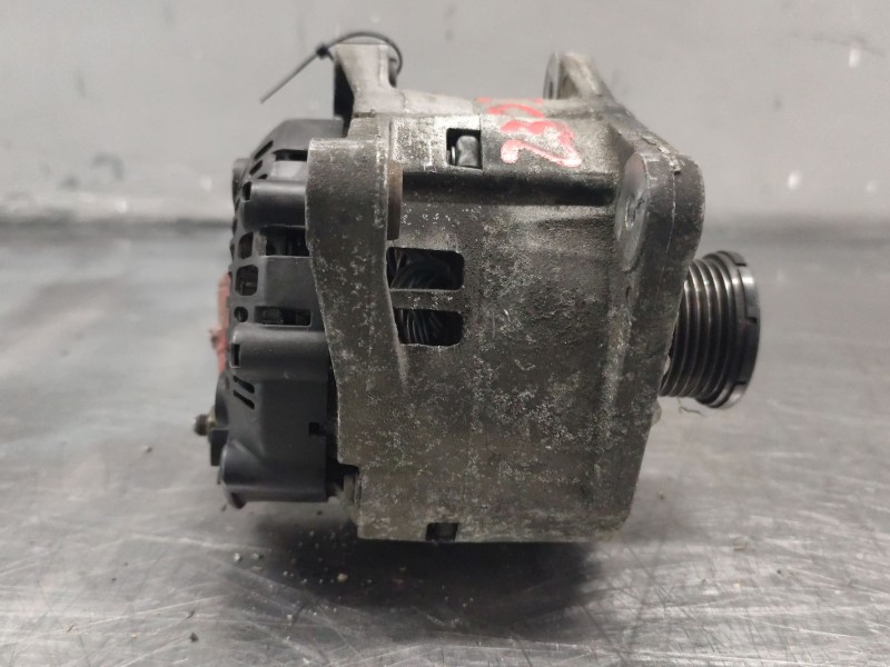 Recambio de alternador para renault trafic combi (ab 4.01) 1.9 diesel referencia OEM IAM 106251585  