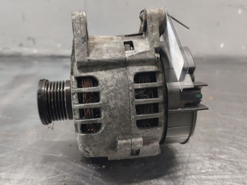 Recambio de alternador para renault trafic combi (ab 4.01) 1.9 diesel referencia OEM IAM 106251585  
