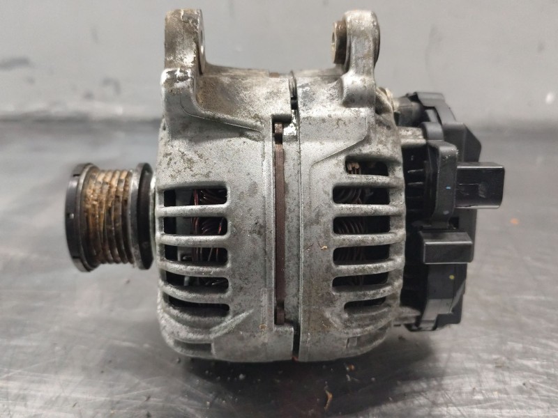 Recambio de alternador para audi a4 ber. (b8) básico referencia OEM IAM 00M144180  
