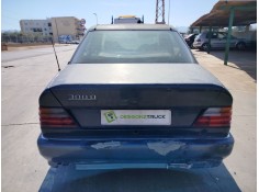 mercedes-benz clase e (w124) berlina del año 1987 2