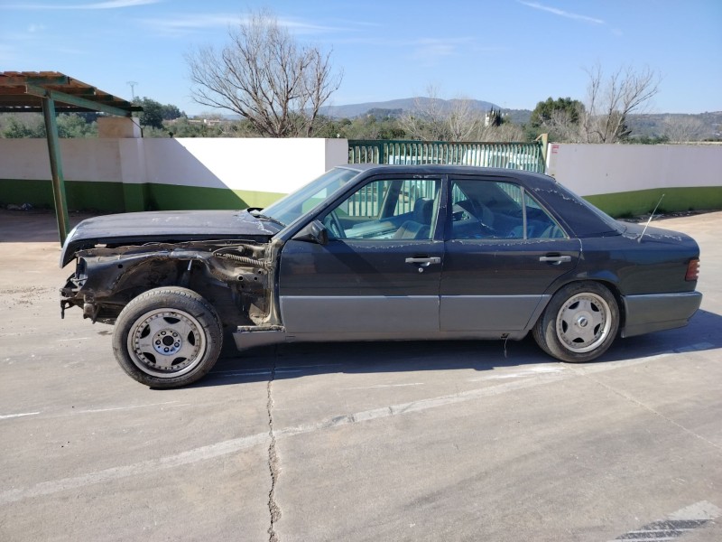 mercedes-benz clase e (w124) berlina del año 1987