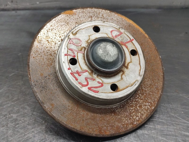 Recambio de buje trasero derecho para peugeot 208 i (ca_, cc_) 1.2 thp 110 referencia OEM IAM   