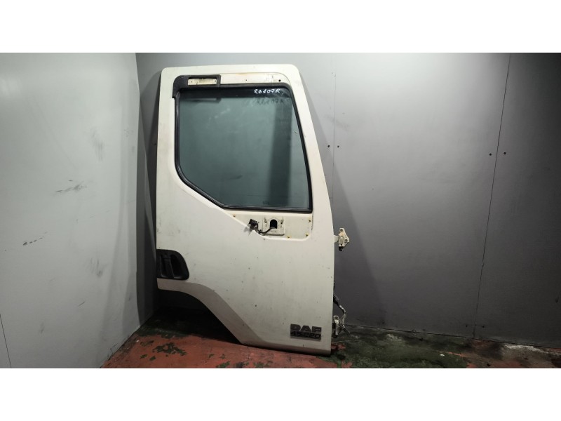 Recambio de puerta delantera derecha para daf serie lf45 desde 01 5.9 diesel referencia OEM IAM 1400741  