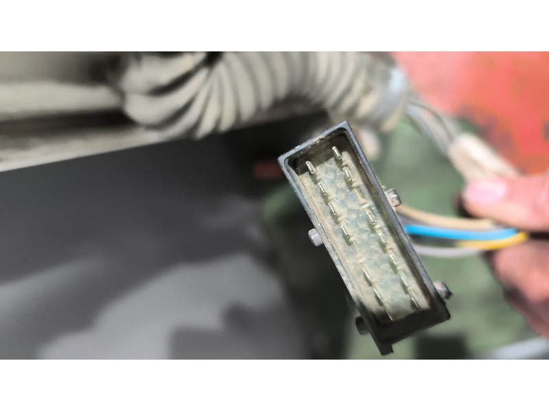 Recambio de puerta delantera derecha para daf serie lf45 desde 01 5.9 diesel referencia OEM IAM 1400741  