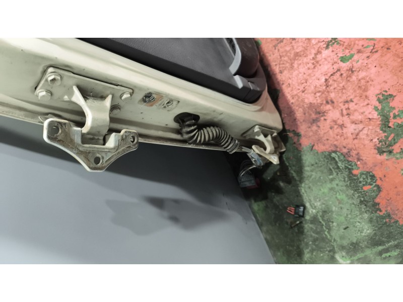 Recambio de puerta delantera derecha para daf serie lf45 desde 01 5.9 diesel referencia OEM IAM 1400741  