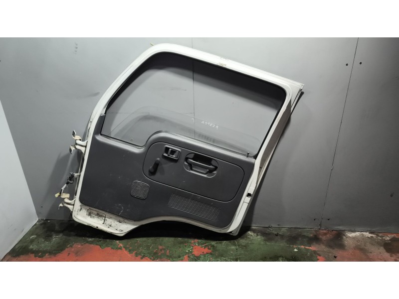 Recambio de puerta delantera derecha para nissan cabstar e 3.0 diesel referencia OEM IAM H0100F3900  