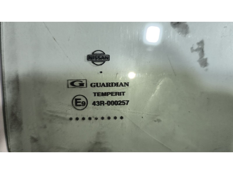 Recambio de luna delantera derecha para nissan trucks atleon tk160.95 referencia OEM IAM 803019X001 803019X400 