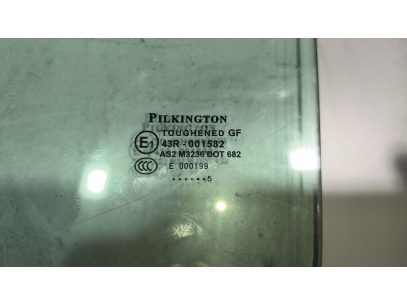 Recambio de luna delantera izquierda para nissan nt500 referencia OEM IAM 80301MB40A  