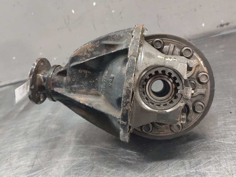 Recambio de diferencial trasero para nissan cabstar 01.04  3.0 diesel referencia OEM IAM 3831169840  