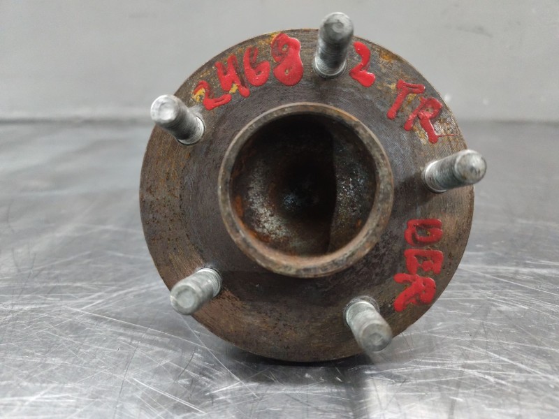 Recambio de buje trasero derecho para ford focus c-max (cap) ambiente (d) referencia OEM IAM 3M512C299R  