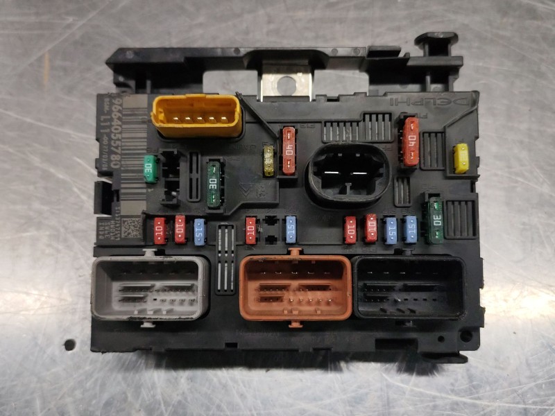 Recambio de caja reles / fusibles para peugeot 207 1.4 hdi referencia OEM IAM 9664055780  