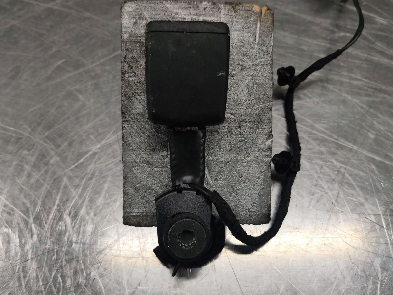 Recambio de enganche cinturon trasero central para audi q3 (f3b) 35 tdi quattro referencia OEM IAM   