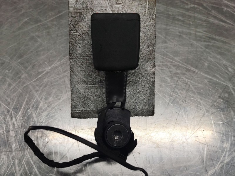 Recambio de enganche cinturon trasero izquierdo para audi q3 (f3b) 35 tdi quattro referencia OEM IAM   