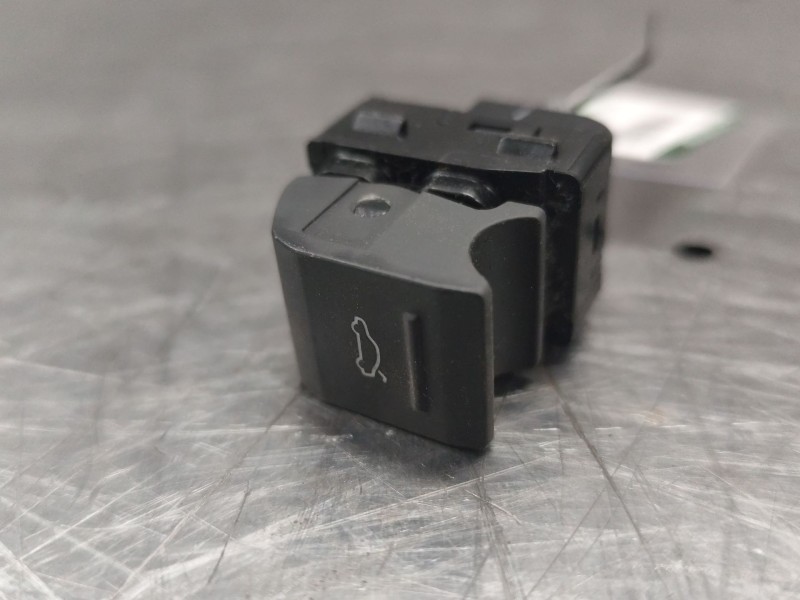 Recambio de pulsador maletero / porton para audi q3 (f3b) 35 tdi quattro referencia OEM IAM 83A959831  