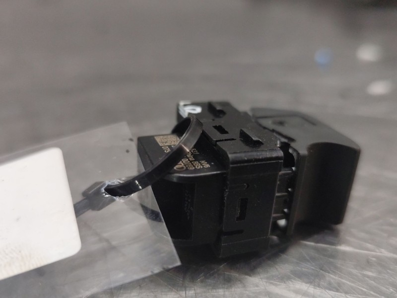 Recambio de pulsador maletero / porton para audi q3 (f3b) 35 tdi quattro referencia OEM IAM 83A959831  