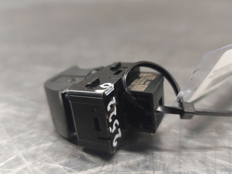 Recambio de pulsador maletero / porton para audi q3 (f3b) 35 tdi quattro referencia OEM IAM 83A959831  