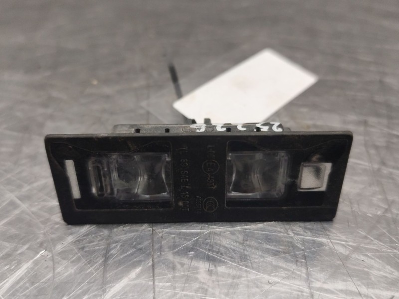 Recambio de piloto matricula para audi q3 (f3b) 35 tdi quattro referencia OEM IAM 8W6943021A  