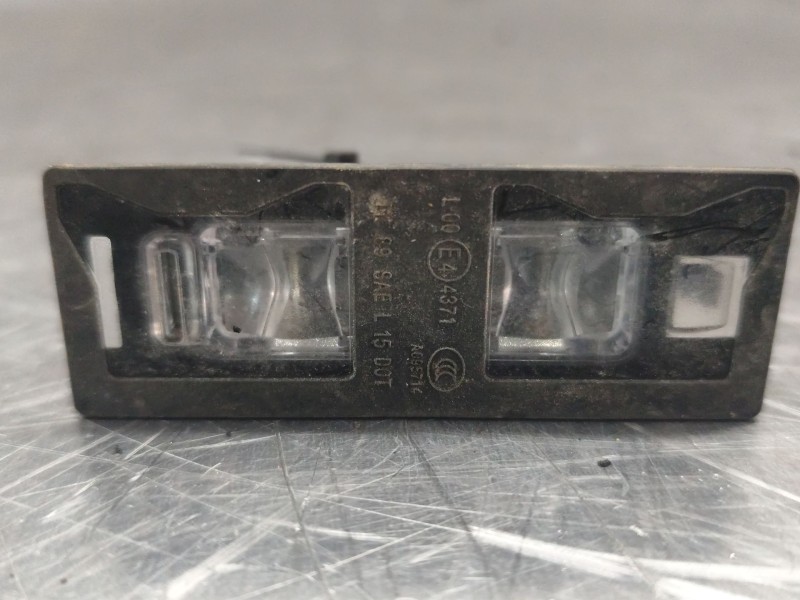 Recambio de piloto matricula para audi q3 (f3b) 35 tdi quattro referencia OEM IAM 8W6943021A  