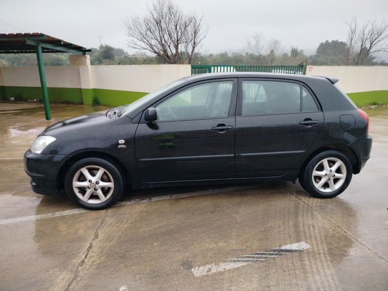 toyota corolla (_e12_) del año 2004