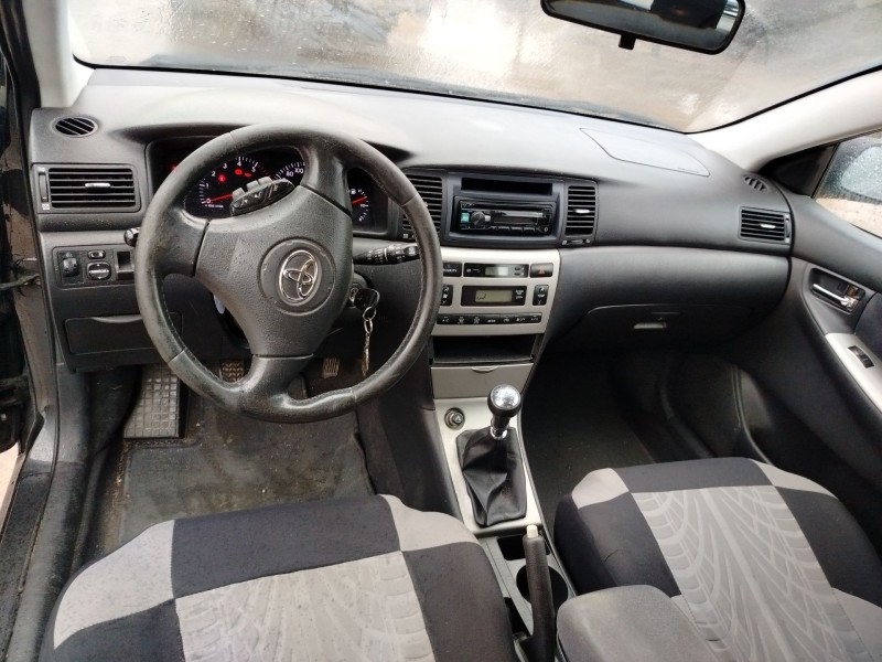 toyota corolla (_e12_) del año 2004