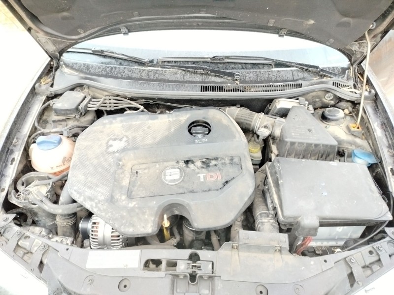 seat ibiza (6l1) del año 2002