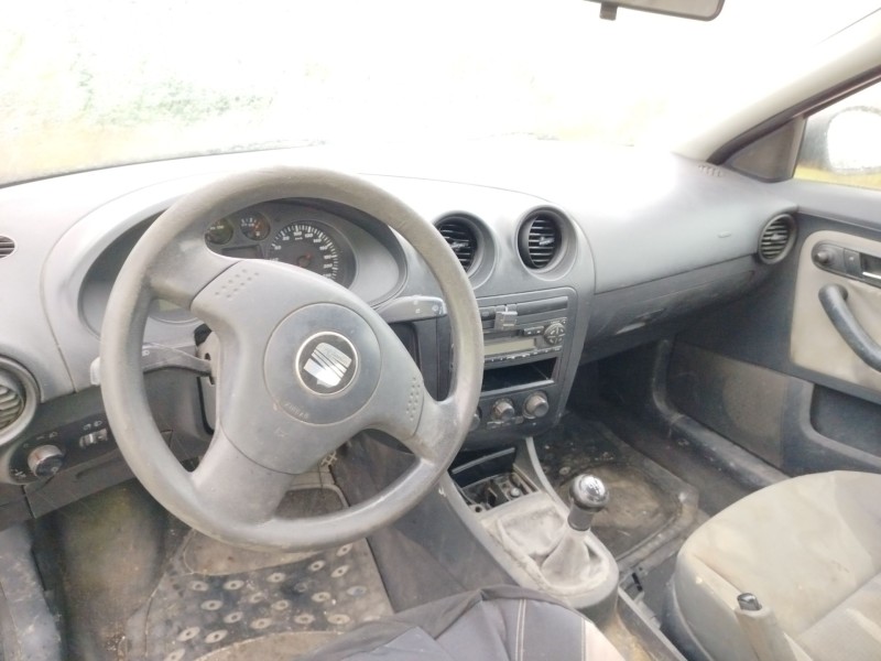 seat ibiza (6l1) del año 2002