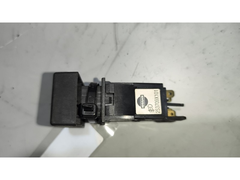 Recambio de interruptor para nissan trucks atleon tk160.95 referencia OEM IAM 253709X101  