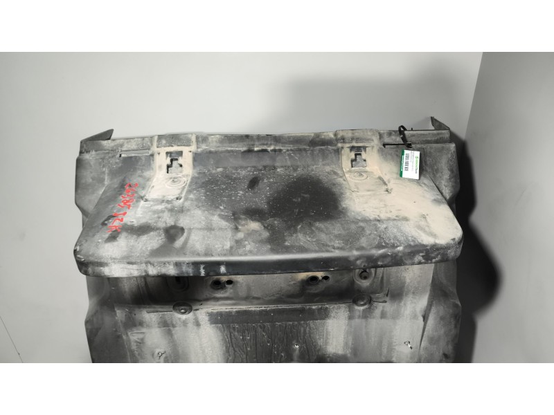 Recambio de guardabarros trasero izquierdo para renault magnum ab diesel referencia OEM IAM   