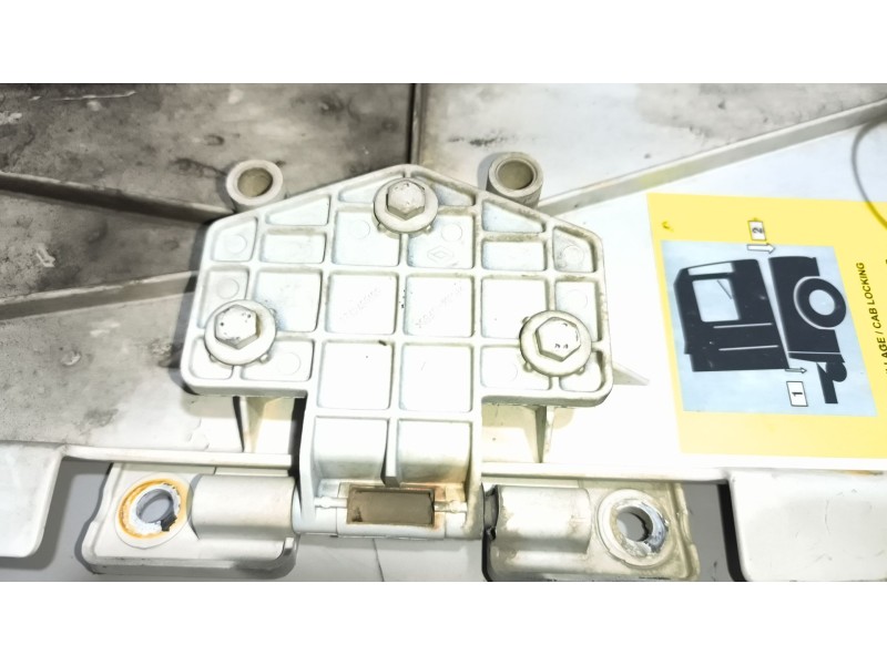 Recambio de moldura trasera cabina para renault magnum ab diesel referencia OEM IAM 5010599377 DERECHA 