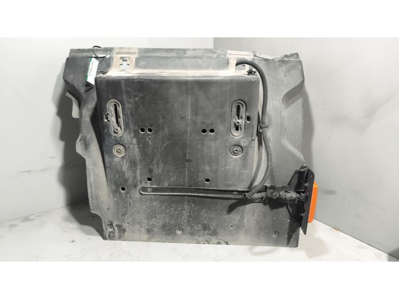 Recambio de guardabarros trasero izquierdo para renault magnum ab diesel referencia OEM IAM  DELANTERO 