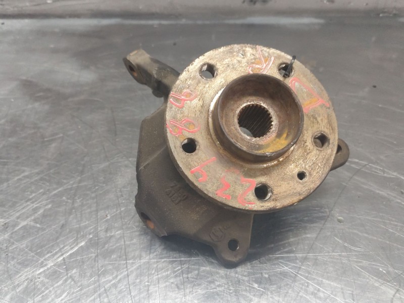 Recambio de mangueta delantera derecha para renault trafic combi (ab 4.01) referencia OEM IAM   